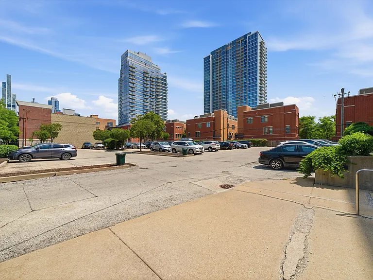 1727 S Indiana Ave #214 — Photo 24