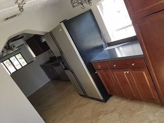 3rd image of 1110 NE 42nd Ct