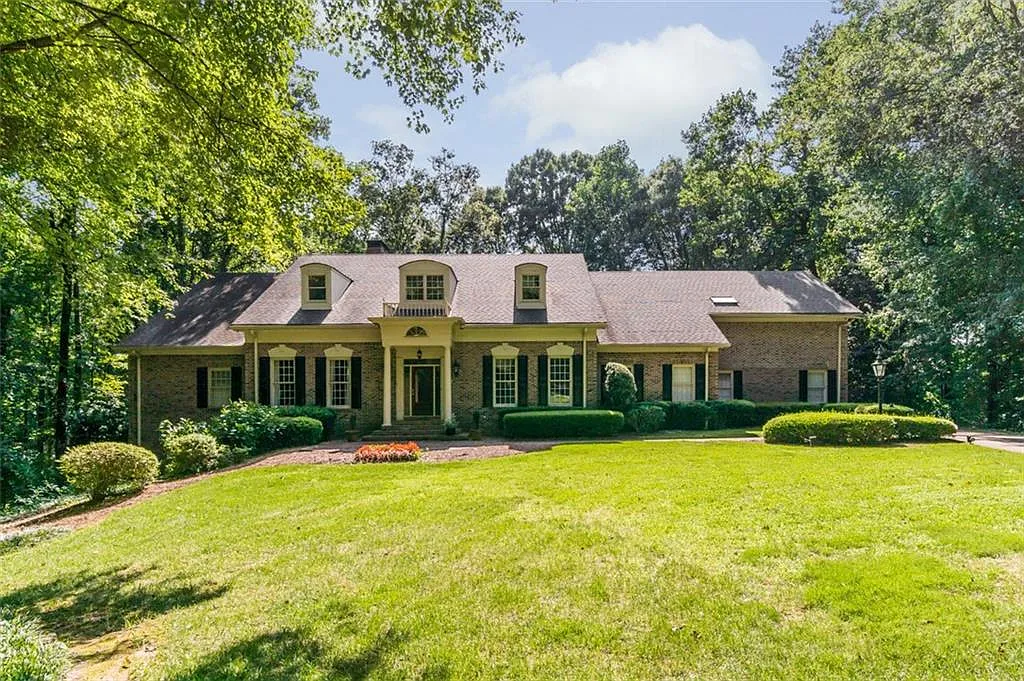 7 bed, 9.0 bath, 10097 sqft, $9,000 — Photo 1
