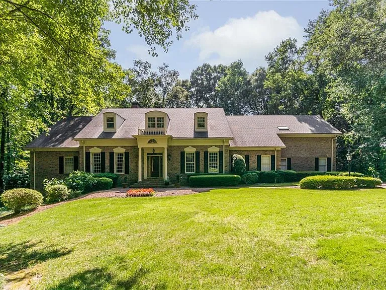 565 River Chase Point — Photo 1