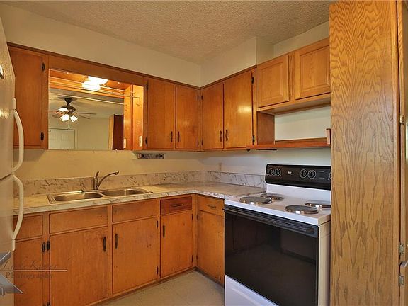 2nd image of 209 Greenmeadow Ln