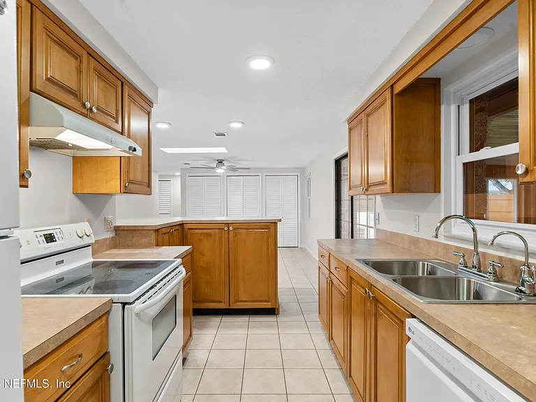 250 Nautical Blvd S — Photo 9
