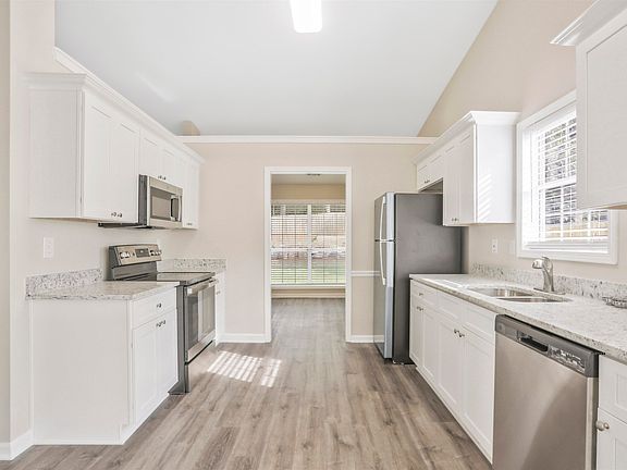 5th image of 450 Paris Dr