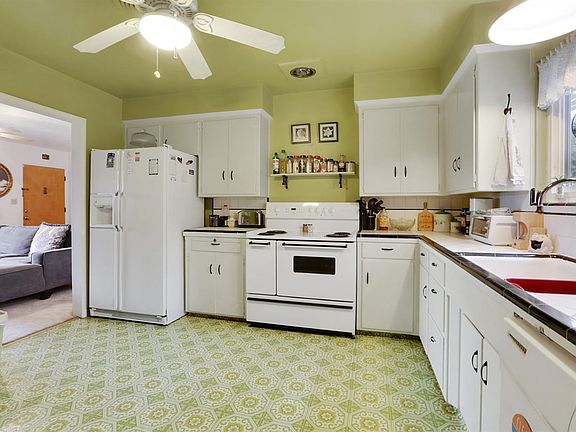 2nd image of 3237 E Meadow Avenue