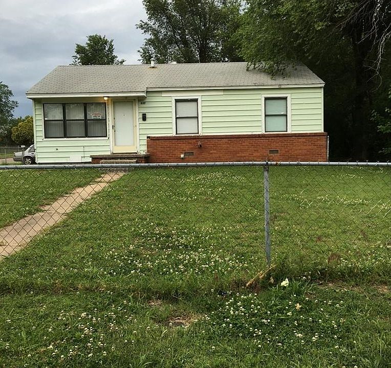 2nd image of 337 W 47th Pl N