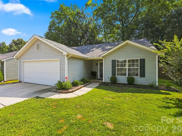 512 River View Dr, Lowell, NC 28098