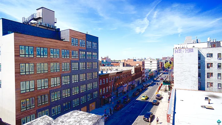 Rented by EXR | media 64