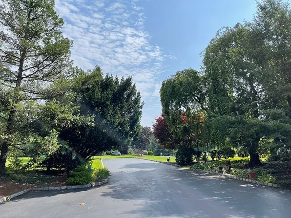 73 Berkley Ave, Belle Mead, NJ 08502