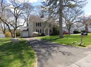 110 Gaymoor Dr, Stamford, CT 06907