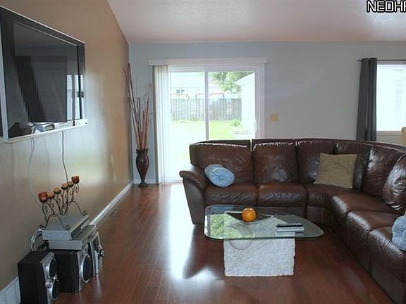 2nd image of 35450 Glen Dr