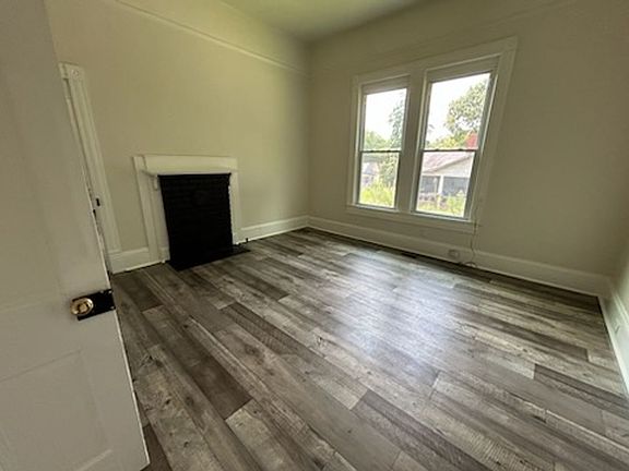 4th image of 10 Burnett St NE