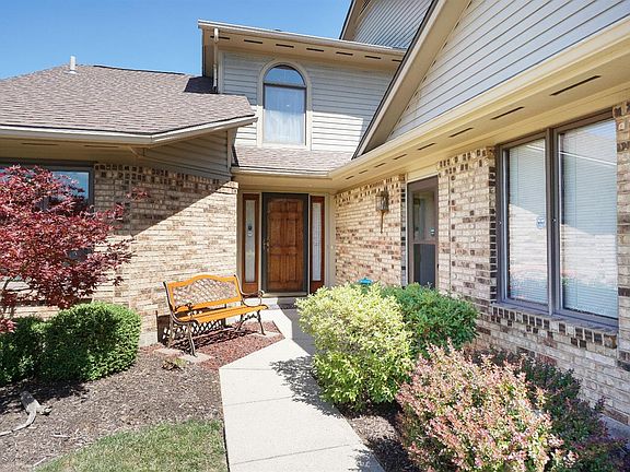 3rd image of 334 Weathersfield Dr
