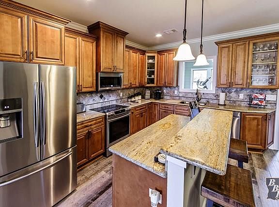 5th image of 328 Cascade Dr