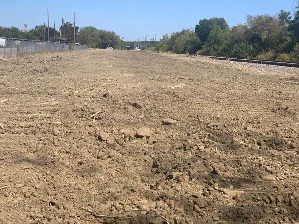 2701 Kingbridge St, Dallas, TX 75212