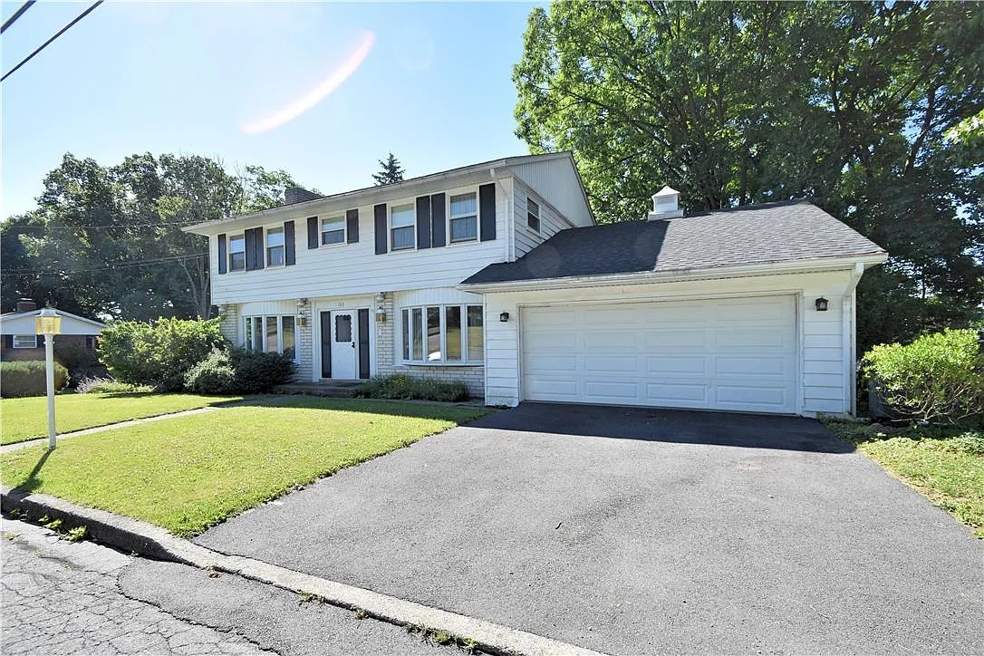 4 bed, 2.5 bath, 2407 sqft, $2,400 — Photo 1