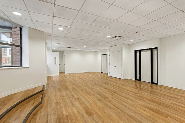 Office, photo 1