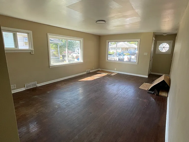 818 S Dundee St — Photo 3