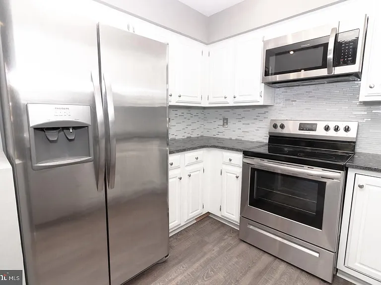 721 Walden Cir — Photo 9