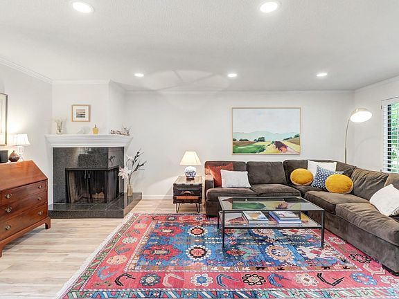 5th image of 1063 Commons Dr
