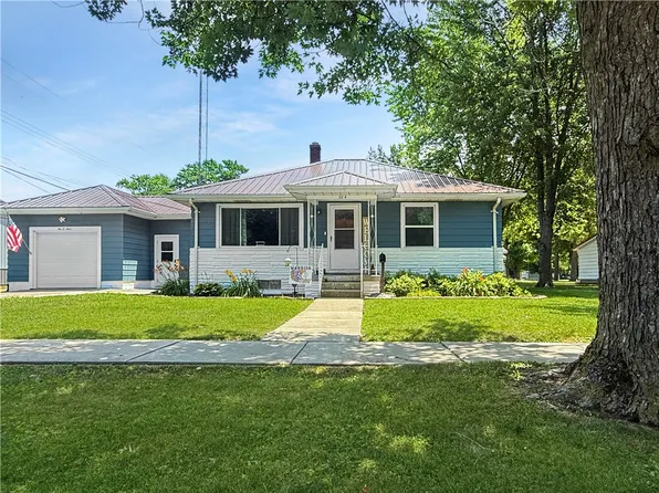 204 SE 4th St, Casey, IL 62420