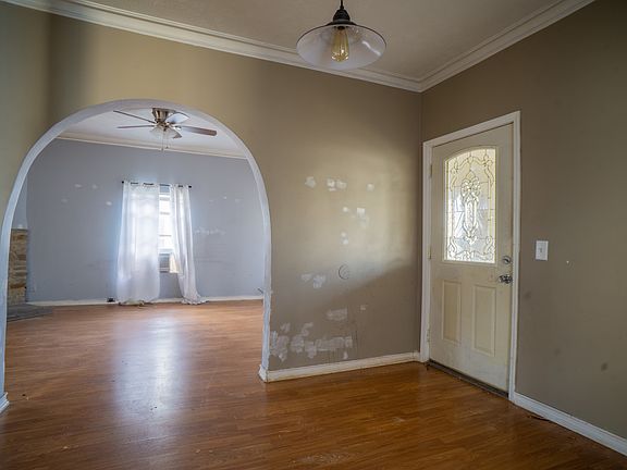 3rd image of 930 Cass Ave SE