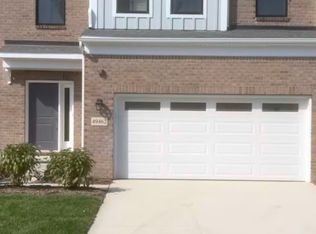 49499 Coldwater Ridge Dr, Northville, MI 48168