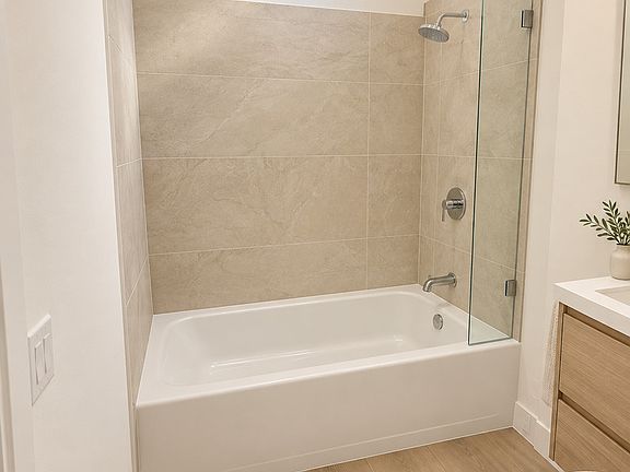 5th image of 2044 N Halsted St