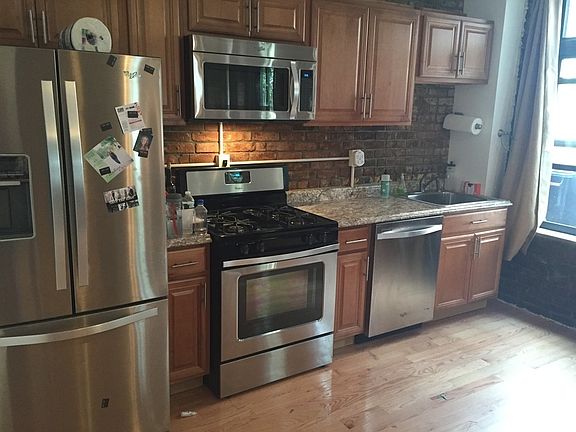 3rd image of 555 Henry St