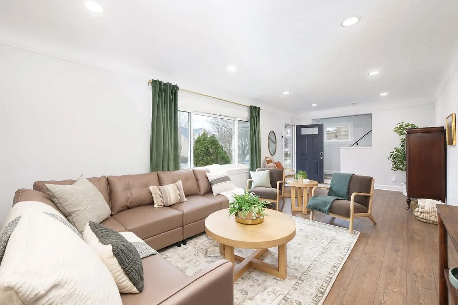 4 bed, 1.0 bath, $3,716 — Photo 1