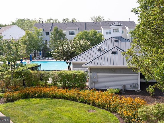 5th image of 329 Shipyard Dr