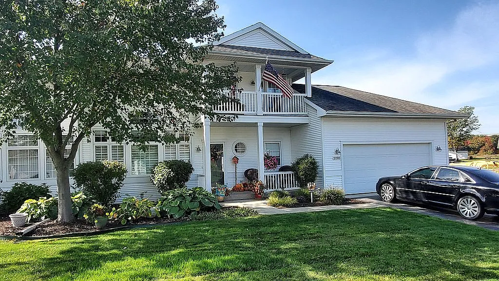 2190 Boardwalk Ct photo 1