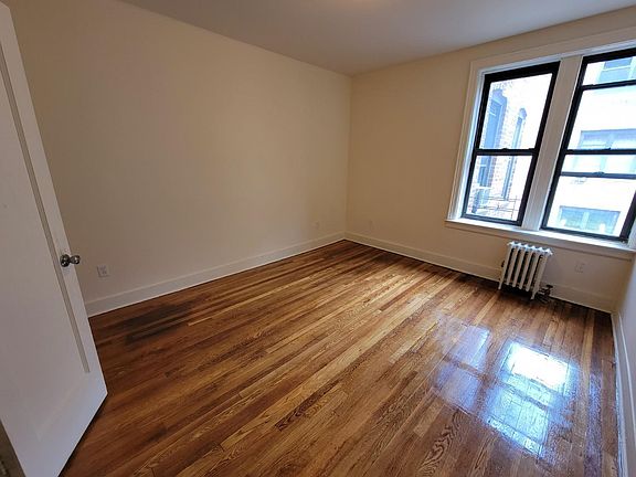 3rd image of 14444 Sanford Ave APT 5D