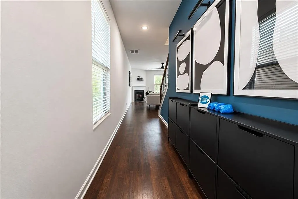3 bed, 2.5 bath, 2005 sqft, $2,360 — Photo 3