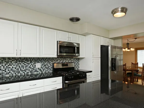 1027 Hyacinth Ave E, Saint Paul, MN 55106