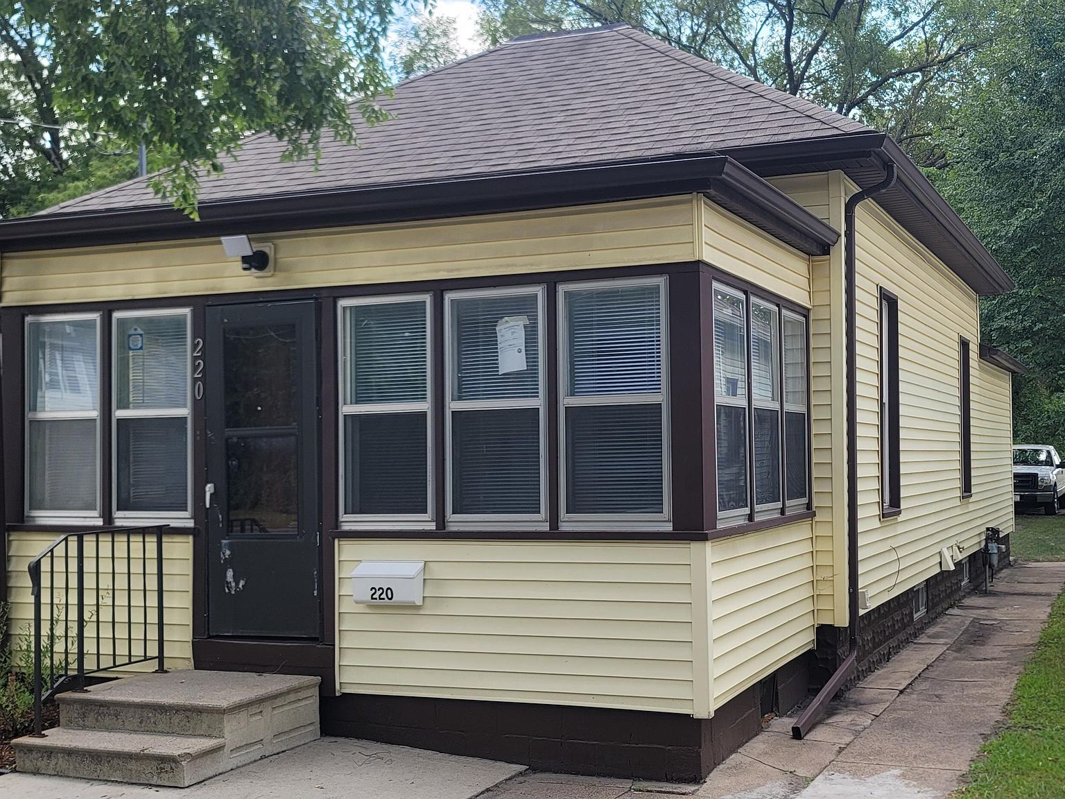 220 Cottage St, Waterloo, IA 50703 MLS 20233220 Zillow