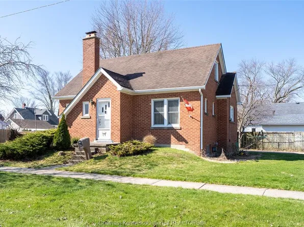 17 Grand Ave, Chatham Kent, ON N8A 4J8