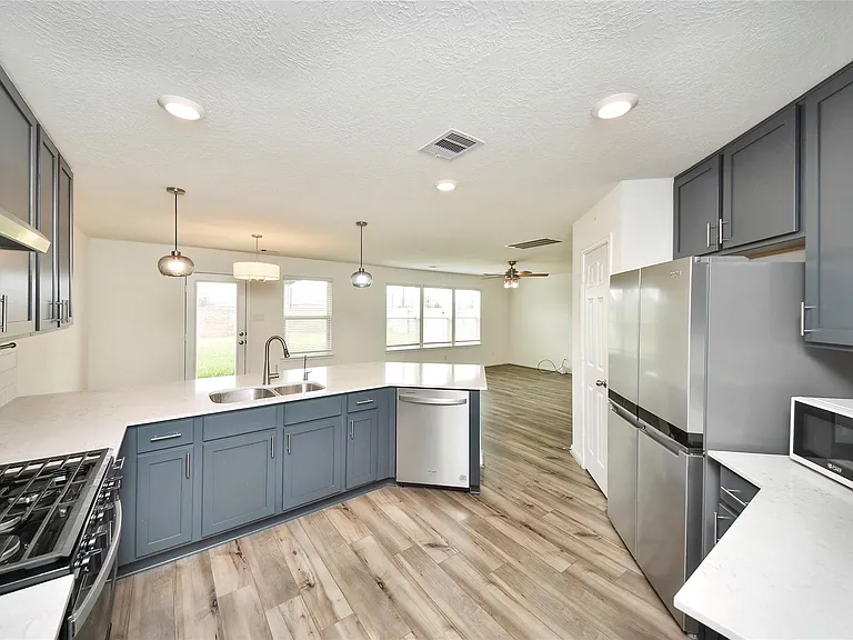 2916 Shimmer Edge Dr — Photo 18