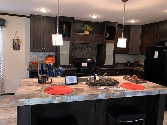 2nd image of 25887 Hanover Dr