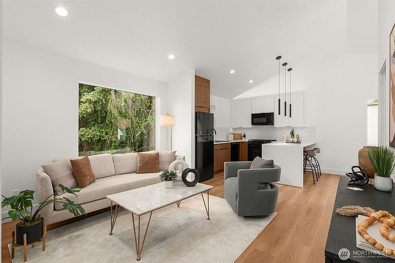 5th image of 9211 12th Avenue NE