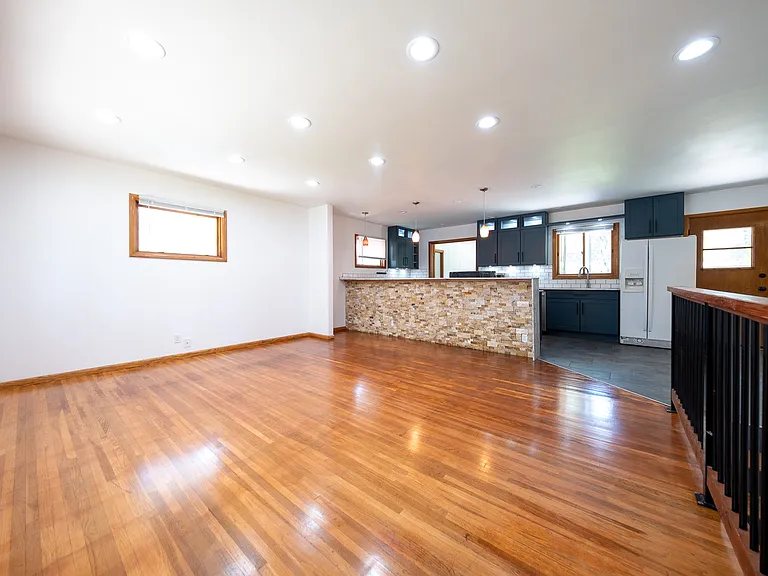 10130 Fremont Ave S — Photo 2
