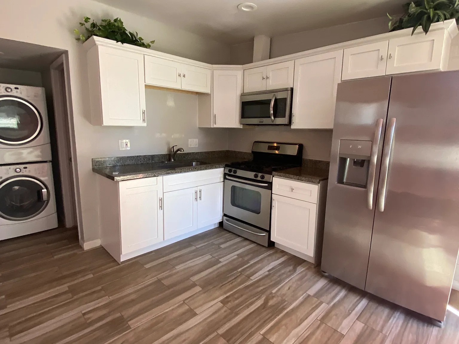 Studio, 402 sqft, $1,250 — Photo 4