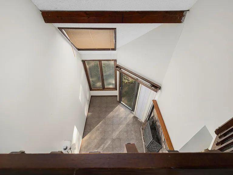 115 Becchnut Streetunit E #2 — Photo 8