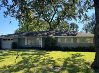 2015 12th St, Port Neches, TX 77651