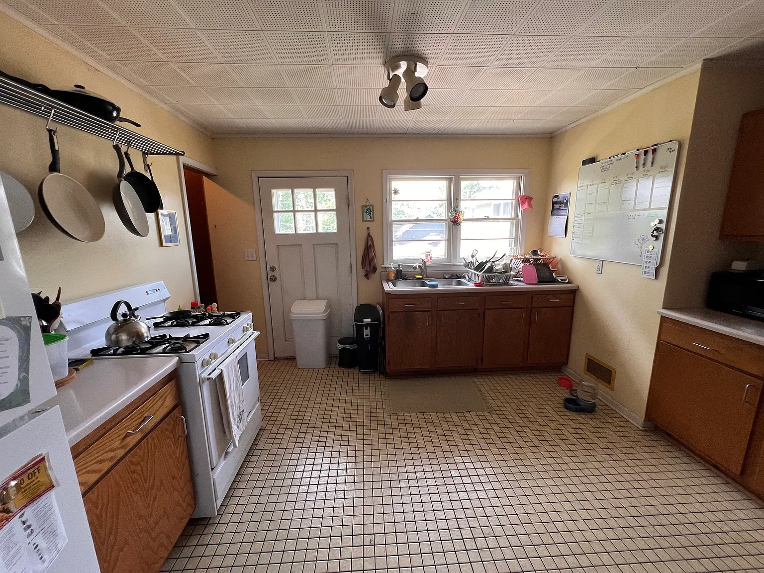 4 bed, 1700 sqft, $2,400 — Photo 2