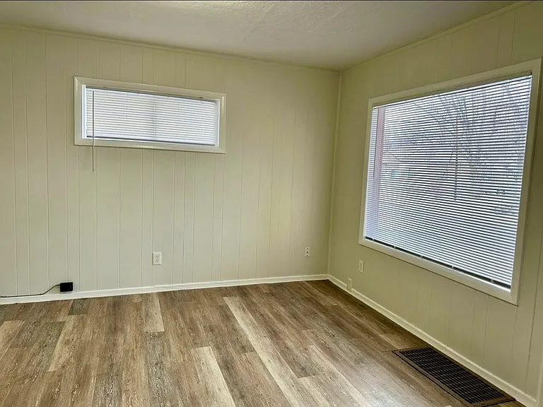 317 W Carson St — Photo 2