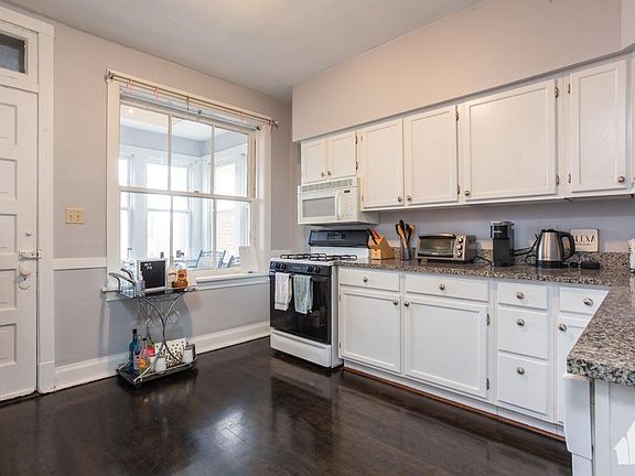 4th image of 1539 W Wrightwood Ave #3