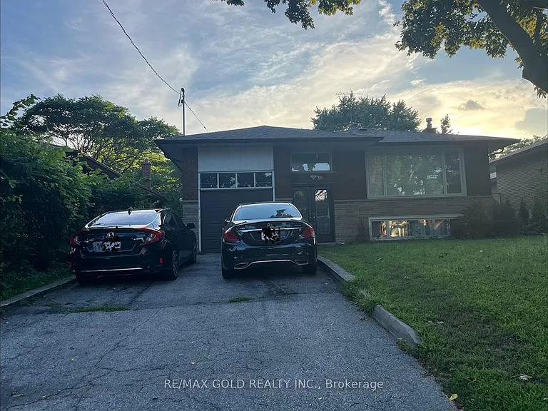 30 Moynes Ave — Photo 1