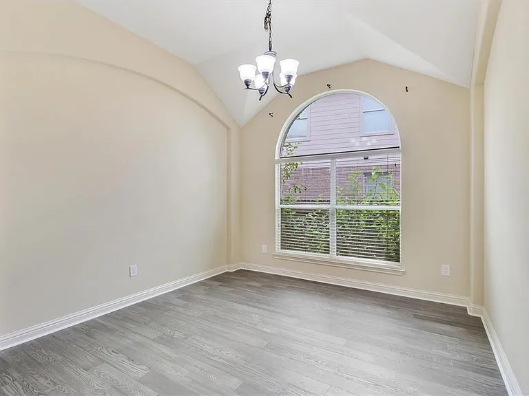 3608 Glastonbury Trl — Photo 33