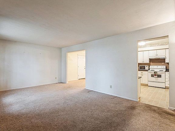 4th image of 2757 W Central Park Ave