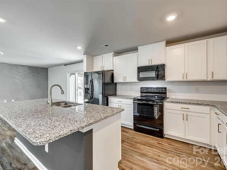 1131 Ava Trail Ln — Photo 8